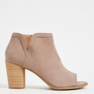 TAUPE FAUX SUEDE V-CUT ANKLE SHOOTIE (WW)
